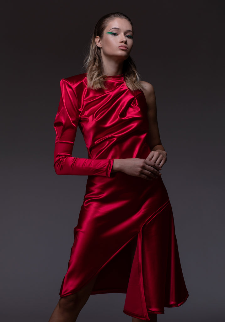 IRINA SHAYK DEMONSTRATED WHY THE RED DRESS WILL NEVER GO OUT OF FASHION